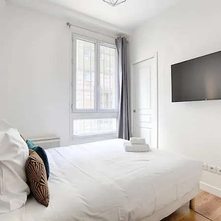 2br Montmartre Chapelle Apartment Paris