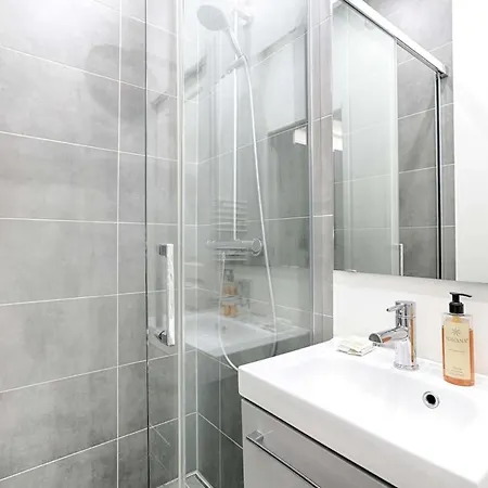 Apartment 2br Montmartre Chapelle *