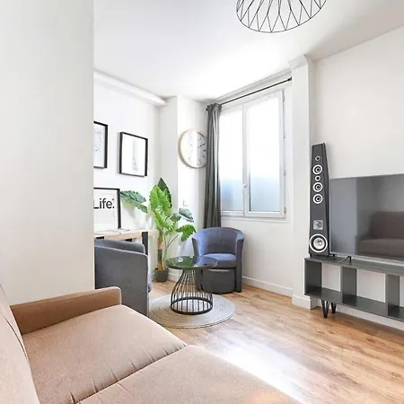 2br Montmartre Chapelle * Paris